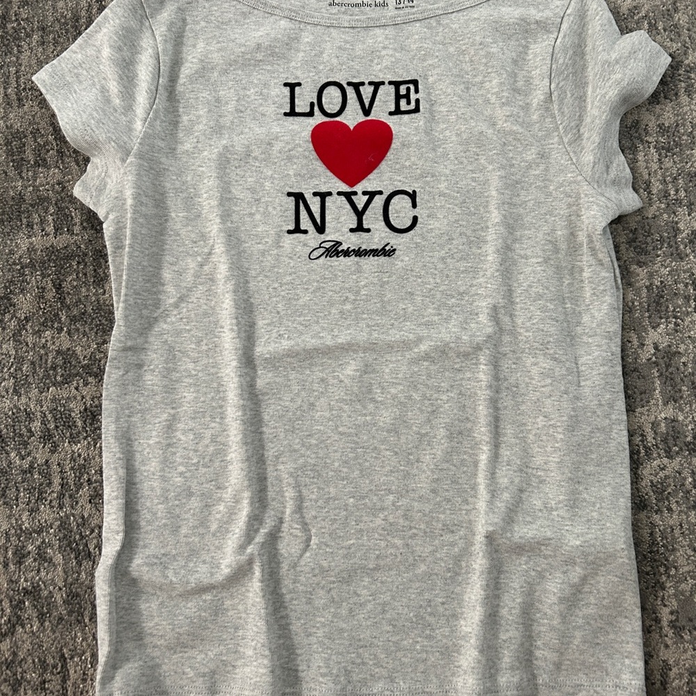 Abercrombie Kids Gray Love NYC Girl’s Tee Size 13/14
